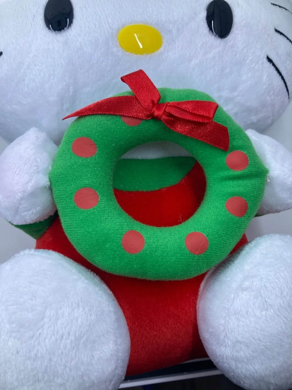Hello Kitty Santa Hat with Wreath Plush 14